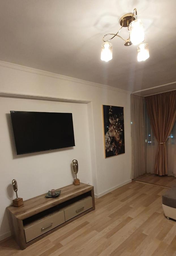 Rebecca Sweet Apartment Орадя Экстерьер фото